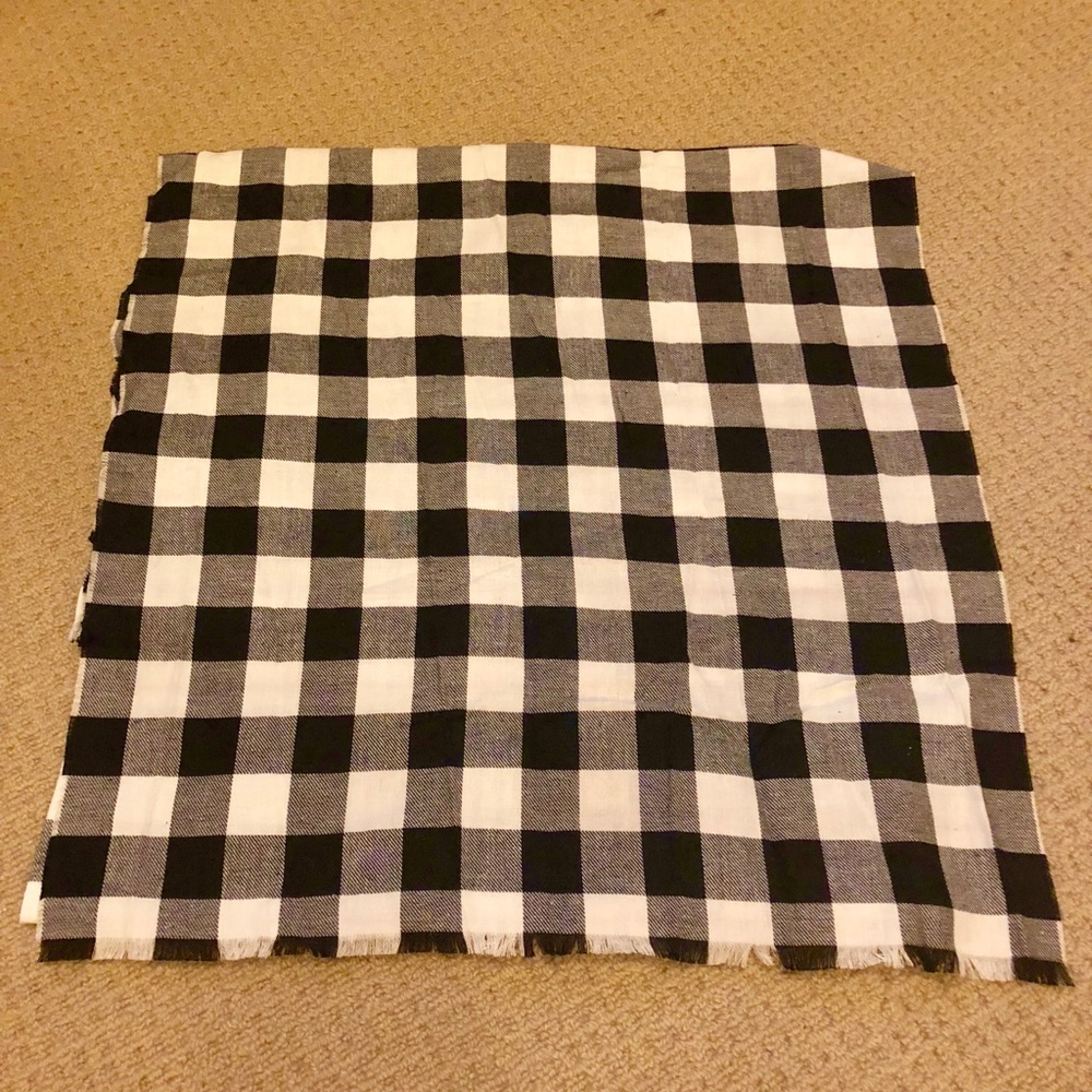 Black and white plaid scarf